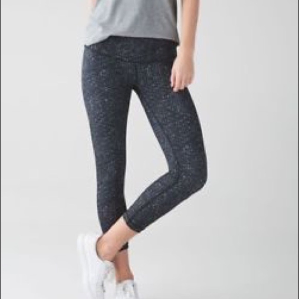 Lululemon wonder under crop Capri samba snake